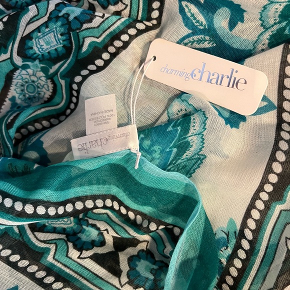 Charming Charlie Printed Scarf. - Picture 3 of 8